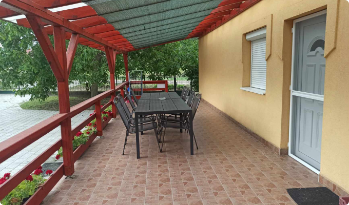 Lóri vendégház - terasz